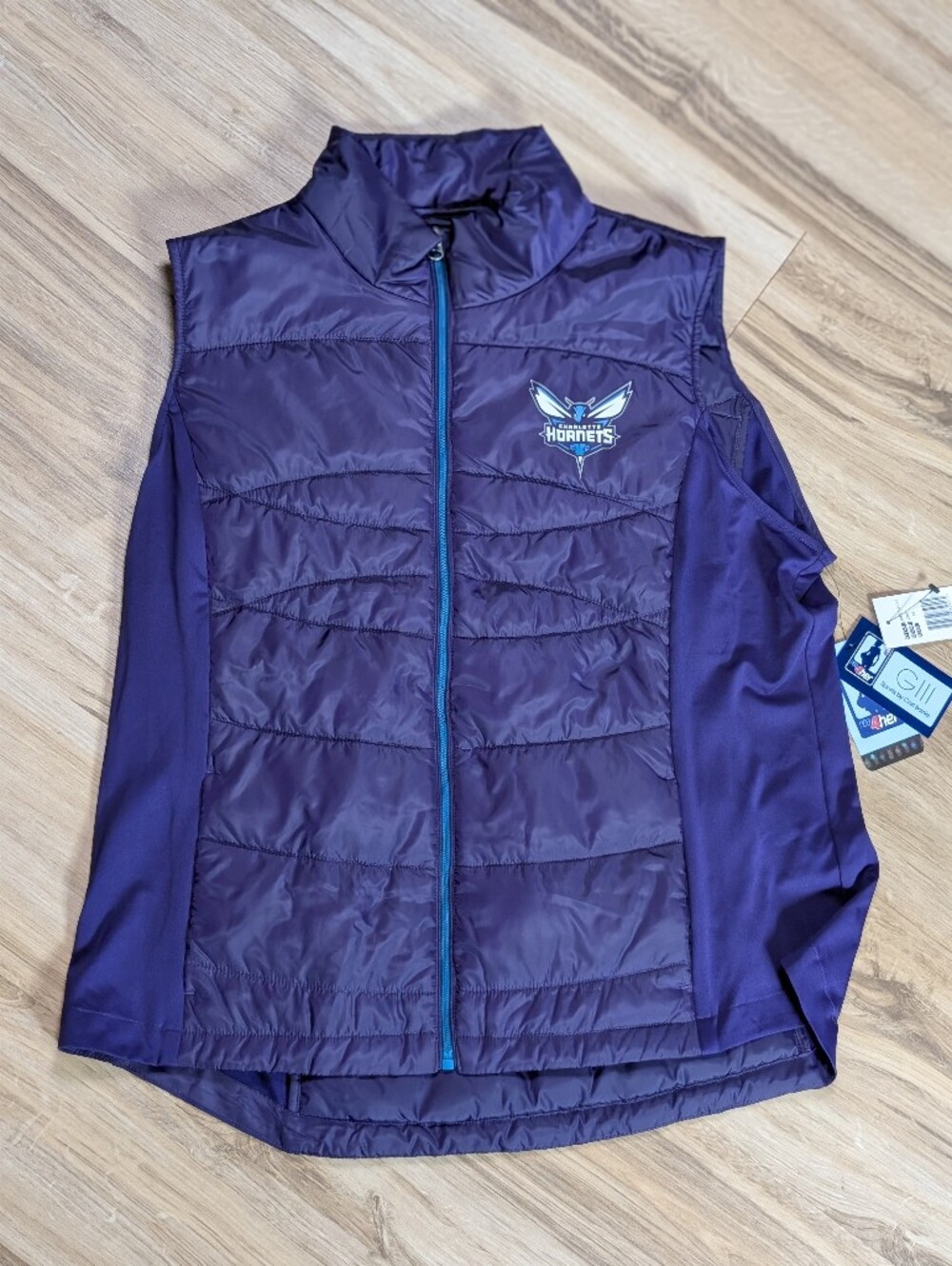 NWTG-III 4Her by Carl Banks Women's Lightweight Polyfill Vest